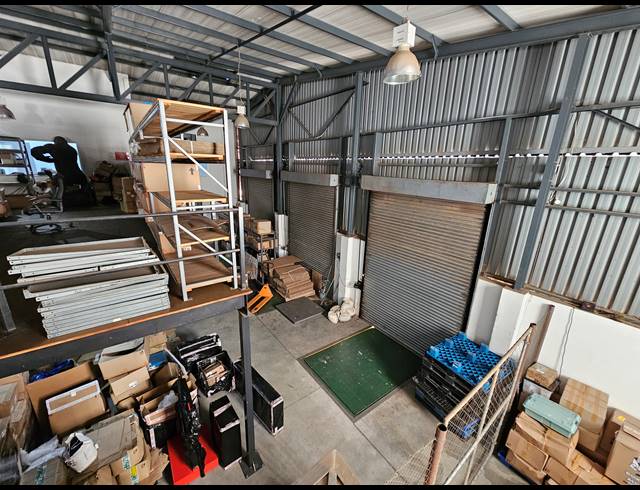 1,280M² WAREHOUSE FOR SALE IN NORTH RIDING